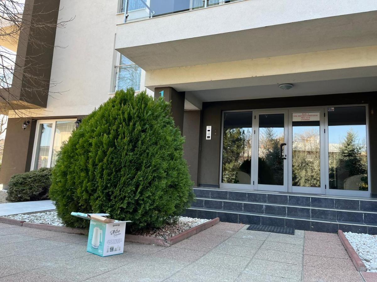 Tranzzzit Airport Apartment Отопени Экстерьер фото
