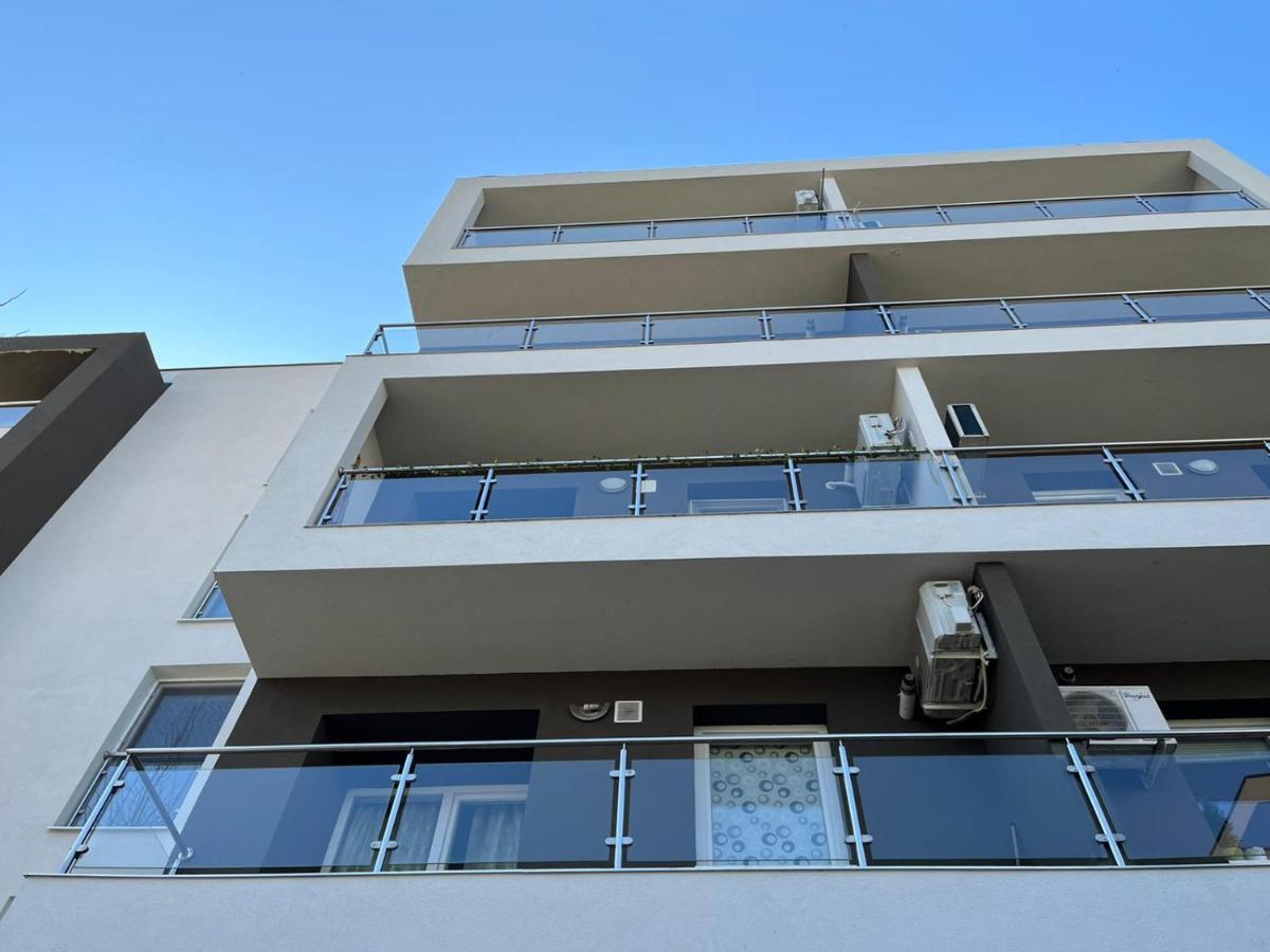 Tranzzzit Airport Apartment Отопени Экстерьер фото